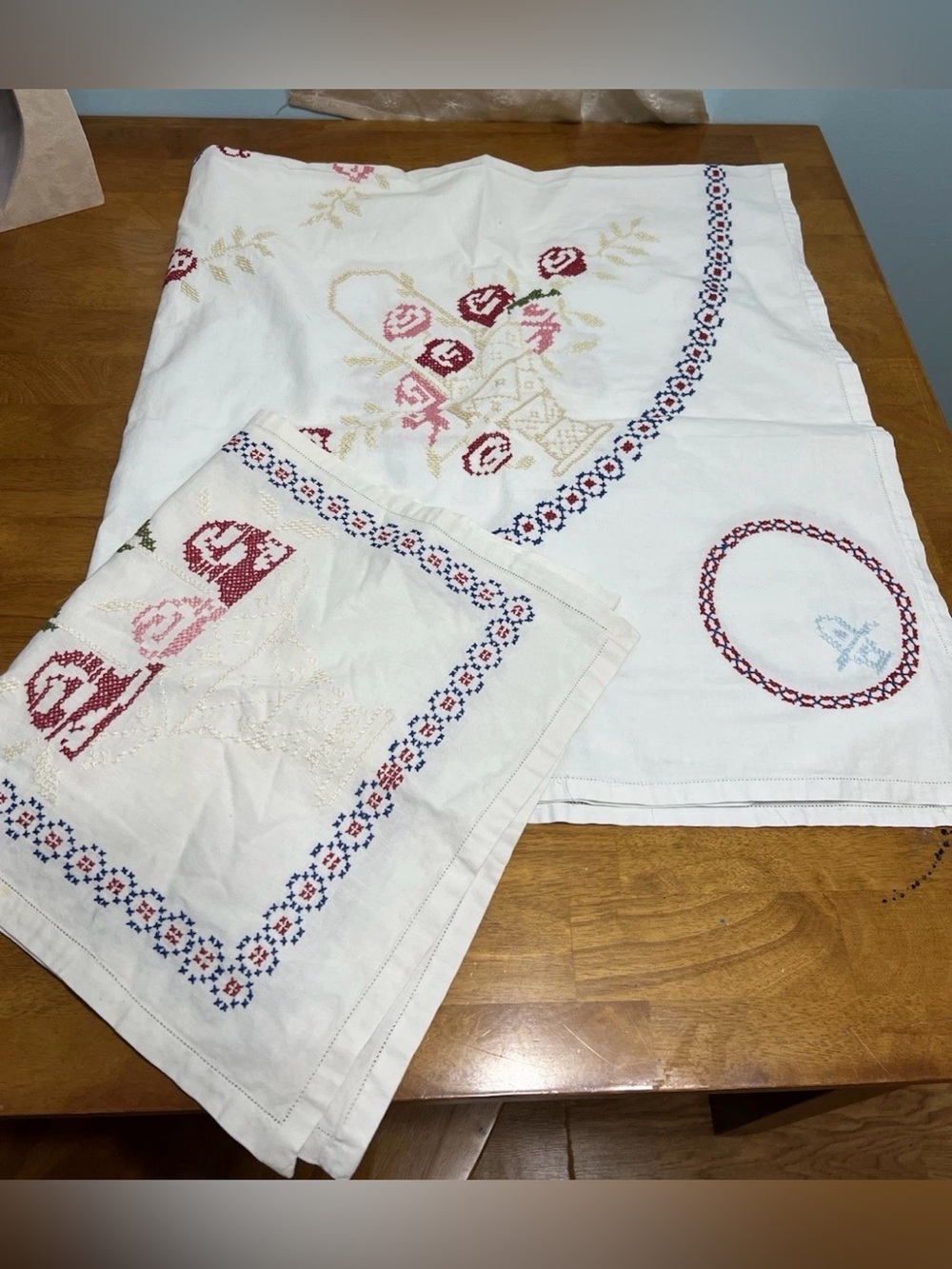 Vtg Hand Embroidered Linen Tablecloth & Runner Set Cottagecore Farmhouse Floral